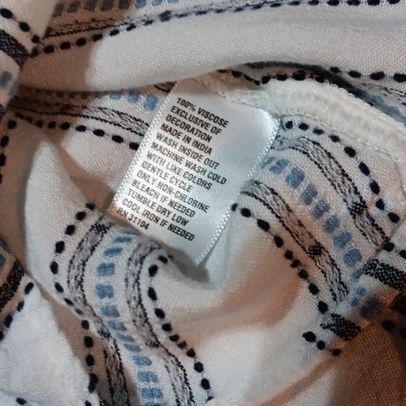 New Directions Embroidered Top - Picture 6 of 6